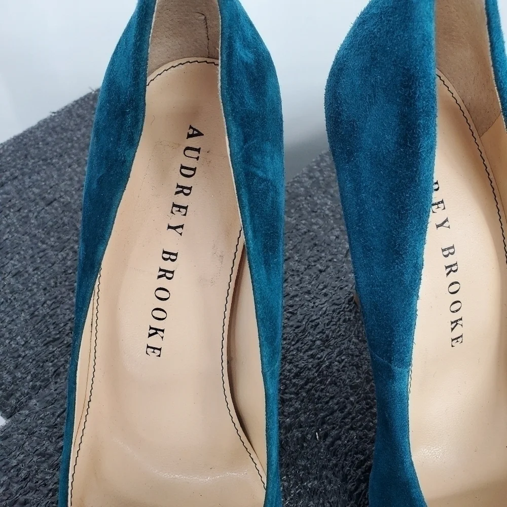 Audrey Brooke Abbracelet Suede Heels Women 6M Shoes Turquoise Blue